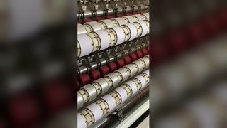 Starkes blaues Paketband zur sicheren Aufbewahrung von Kartons