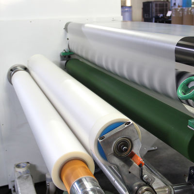 Bringen Sie Ihre Verpackungen mit der bodenlosen Kaltlaminierungsfolie CPP auf die nächste Stufe